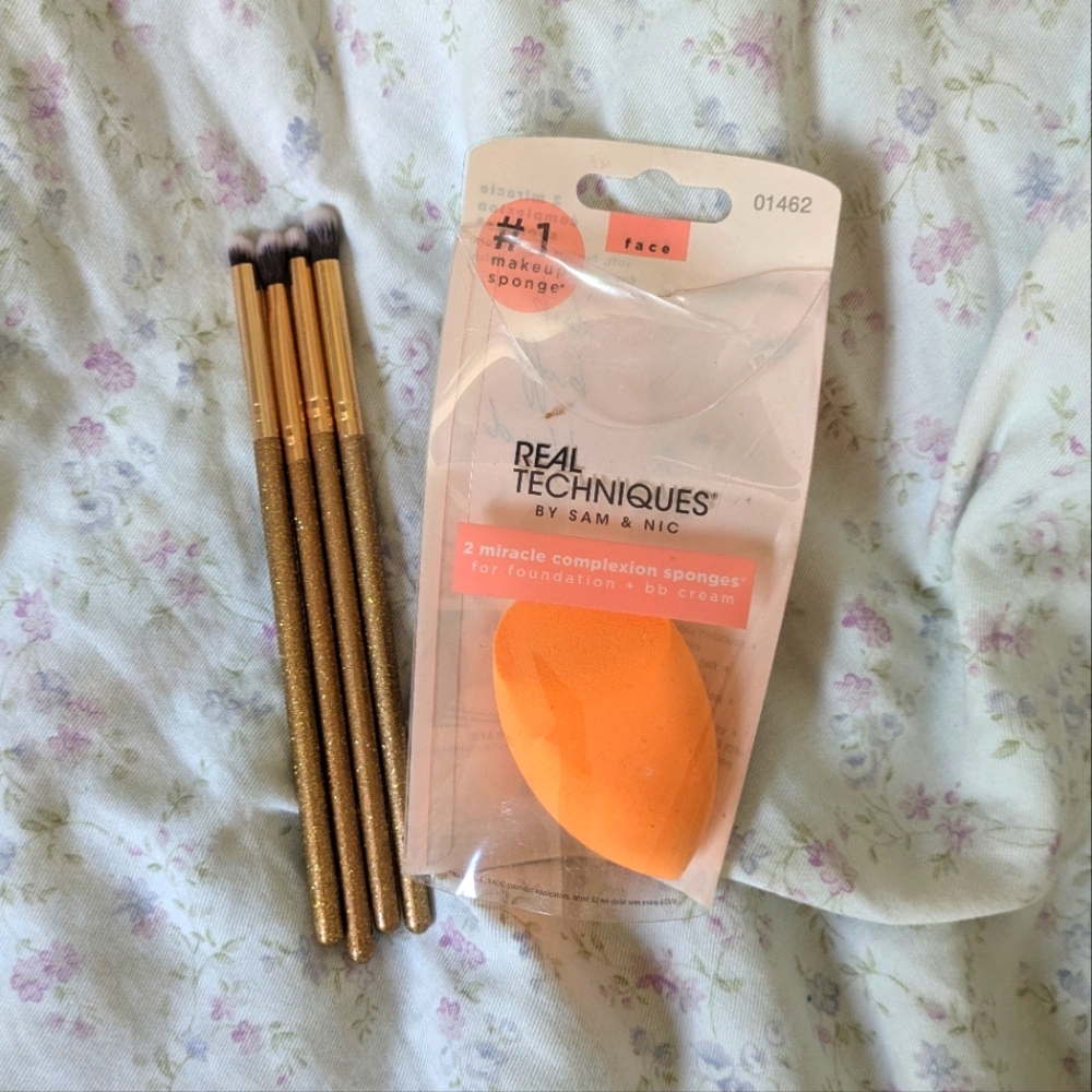 Bundle Of Luxie Makeup Brushes And Real Techniques Sponge